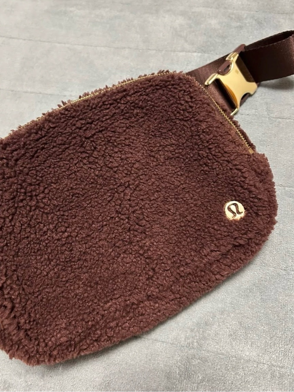 lululemon brown sherpa belt bag with gold zipper - Picture 2 of 4